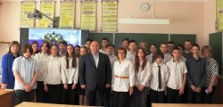 В школе № 9 депутат Георгий Ковалевский провел урок парламентаризма