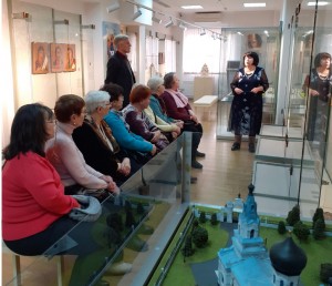 Депутат округа № 4 организовал для жителей экскурсию в музей