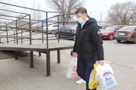Волгодонские единороссы продолжают оказывать помощь беженцам из ЛНР и ДНР