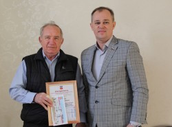 Волгодонская городская Дума поздравила с юбилеем основателя водного поло в городе