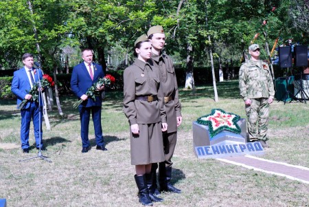 Волгодонцы возложили цветы к мемориалам и братским могилам воинов в честь Победы в Великой Отечественной войне