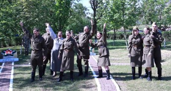 Волгодонцы возложили цветы к мемориалам и братским могилам воинов в честь Победы в Великой Отечественной войне