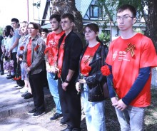 Волгодонцы возложили цветы к мемориалам и братским могилам воинов в честь Победы в Великой Отечественной войне