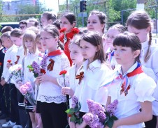 Волгодонцы возложили цветы к мемориалам и братским могилам воинов в честь Победы в Великой Отечественной войне