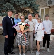 В день рождения Волгодонска Сергей Ладанов поздравил юбиляров семейной жизни