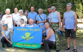 Мы можем все, если будет приказ: десантники Волгодонска возложили цветы к памятнику Героя России Сергея Молодова