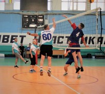 Молодость против опыта: депутаты победили в товарищеском матче по волейболу