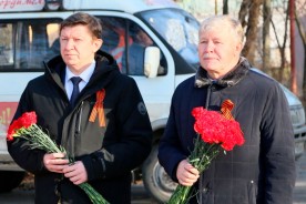 В День неизвестного солдата депутаты возложили цветы к братским могилам