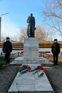 В День неизвестного солдата депутаты возложили цветы к братским могилам
