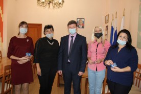 Председатель Волгодонской городской Думы – глава города вручил партбилеты «Единой России»