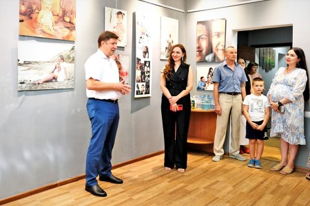 «Бесценное время»: в культурном центре «Берегиня» открылась фотовыставка
