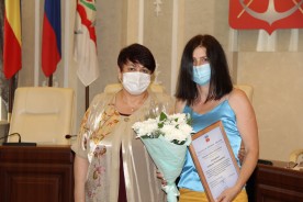 Председатель Волгодонской городской Думы – глава города поздравила работников торговли