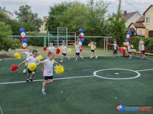       Благодаря депутату Волгодонской Думы Алексею Плотникову в детском саду «Одуванчик» появилась детская спортивная площадка