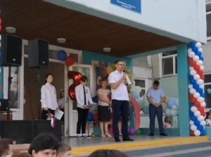 Депутат Алексей Плотников поздравил учащихся школы № 18 с Днем знаний и обновленным классом
