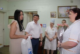 Волгодонские единороссы поздравили медиков с профессиональным праздником