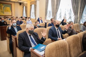 На октябрьском заседании Думы внесли изменения в Устав города, план приватизации и земельный налог