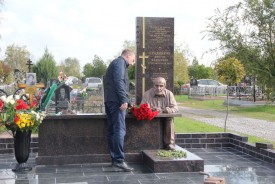 В Волгодонске установили памятник Почетному гражданину Виктору Стадникову