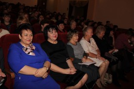 Людмила Ткаченко поздравила коллектив и учеников школы №13 с юбилеем
