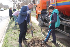 Волгодонские депутаты приняли участие в Дне древонасаждения
