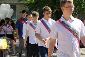 Игорь Батлуков поздравил выпускников школы-интерната №14