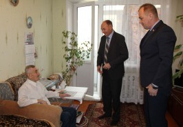 Депутат Игорь Батлуков поздравил ветеранов округа №3  с Днем защитника Отечества