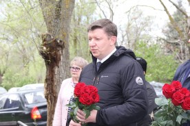 На городском кладбище открыли мемориальную доску Герою РФ  Александру Антонову