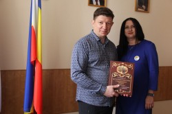 Волгодонские единороссы присоединилась к акции «Книги - Донбассу»