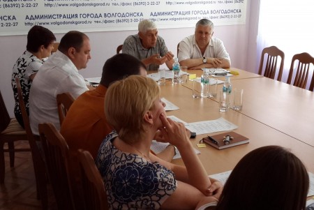 Депутаты предложили усилить работу участковых инспекторов полиции казаками