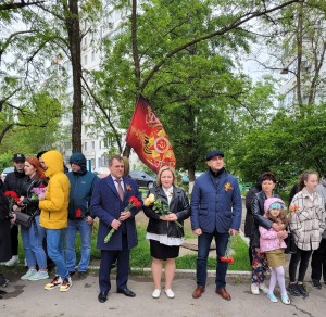 Возложение цветов к памятнику Воинам-интернационалистам к 9 маю в округе № 20