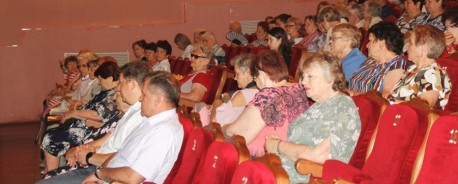 В Волгодонском молодежном театре состоялась встреча детей войны