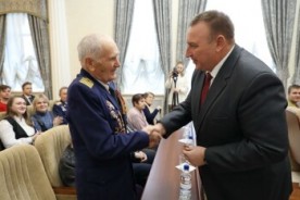 К 80-летию Великой Победы: Сергей Ладанов вручил ветеранам Великой Отечественной войны юбилейные медали