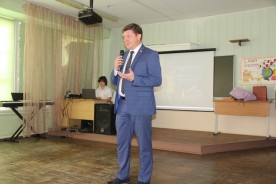 Сергей Ладанов поздравил коллектив школы №13 с Днем учителя