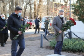 День неизвестного солдата: волгодонцы возложили цветы к братским могилам