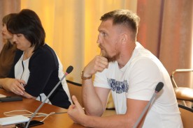 Волгодонская Дума провела круглый стол на тему безопасности молодежи в информационном пространстве