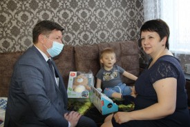 Председатель Волгодонской городской Думы – глава города присоединился к акции «Елка желаний»