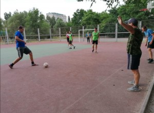 В округе 24 прошли соревнования по мини-футболу среди взрослых.