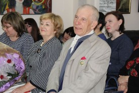 Председатель Волгодонской Думы-глава города поздравила с юбилеем художника Александра Неумывакина