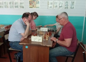 В округе № 4 прошли шахматные соревнования. Все получили призы от депутата Георгия Ковалевского