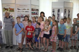 Сергей Ладанов посетил открытие выставки, посвященной 85-летию Ростовской области