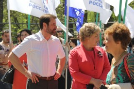 Волгодонские депутаты и  их помощники приняли участие в праздновании Дня весны и труда