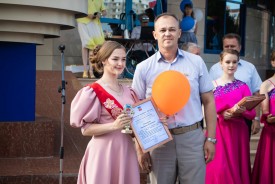 Игорь Батлуков поздравил выпускников на общегородском выпускном