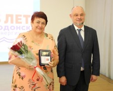 «Штрихи к портрету города»: к 75-летию Волгодонска в эколого-историческом музее открылась юбилейная выставка 