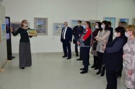 В Волгодонске состоялась презентация выставки Никаса Сафронова «Ожившие полотна».