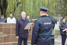 Волгодонские полицейские принимают поздравления с профессиональным праздником