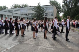 Председатель Волгодонской городской Думы – глава города и депутаты посетили Последние звонки в школах
