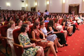 Председатель Волгодонской Думы – глава города вручила дипломы выпускникам медицинского колледжа