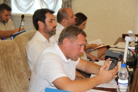 Заседание Думы: вопросы к полиции и поздравления коллег