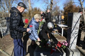 В Волгодонске на кладбище №1 почтили память воинов-афганцев 