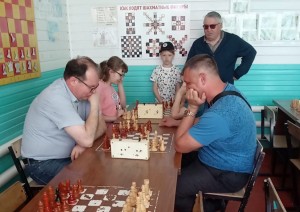 В округе № 4 прошли шахматные соревнования. Все получили призы от депутата Георгия Ковалевского
