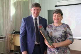Сергей Ладанов поздравил коллектив школы №13 с Днем учителя